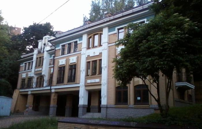 Київрада з п'ятої спроби проголосувала за паркінг на схилах Пейзажної алеї