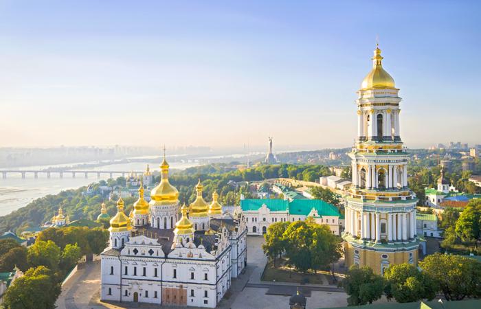 КМДА видала приписи про зупинку робіт біля Лаври після скандалу з 80-метровим ЖК