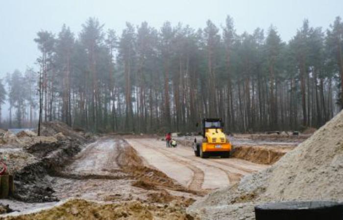 Мільярди на тлі просідання могил: хто освоює бюджет Національного військового кладовища в Гатному