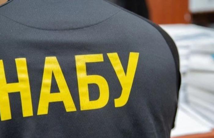 Співробітник НАБУ причетний до незаконного переправлення осіб через кордон