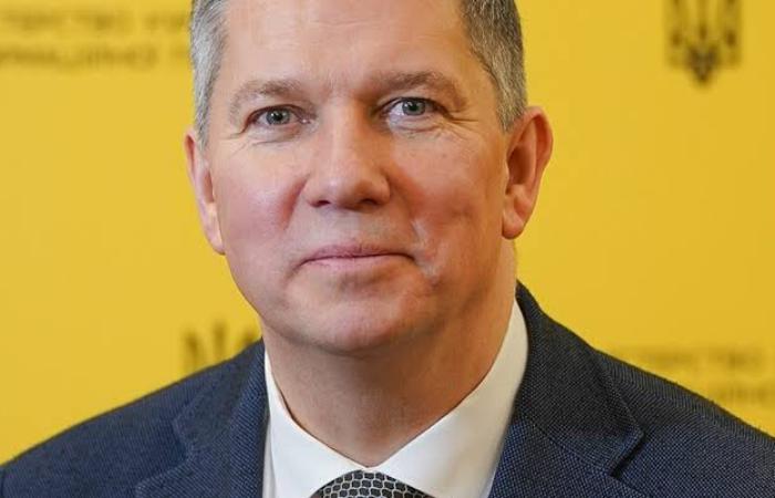Ростислав Карандєєв: від поруки за розшукувану шахрайку до