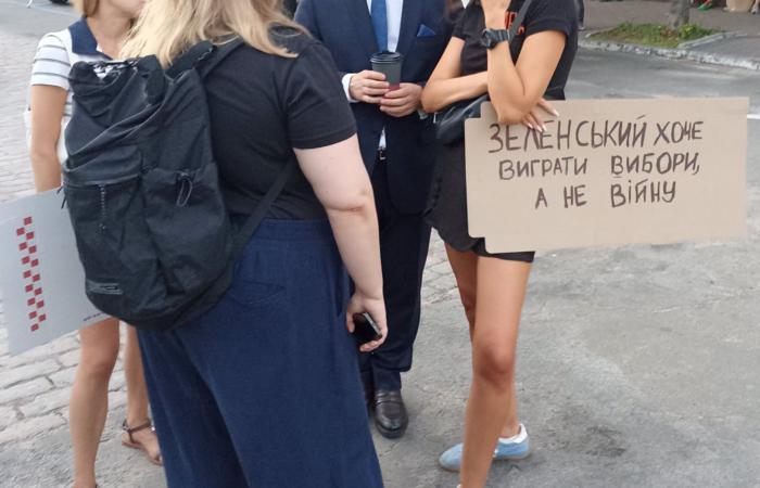 Дві форми звітності на весь сектор: чому громадські організації непрозорі за законом