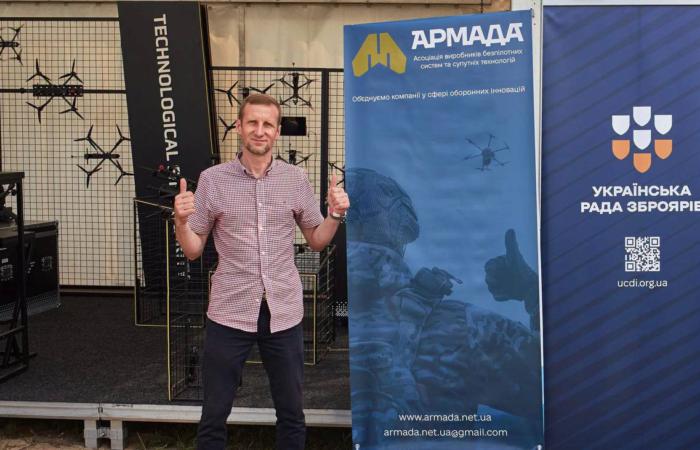 Василь Гончарук: від жіночого футболу до оборонки - той хто організував виставку в Капітанівці