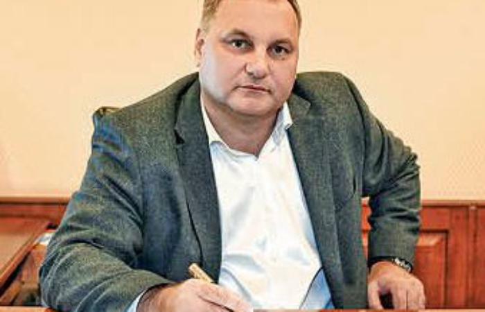 За паспорти українців за кордоном платять через 