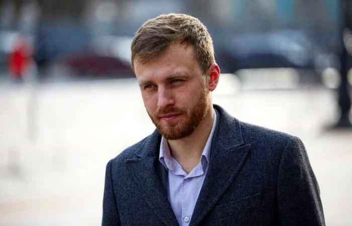 Кирило Нестеренко літає по Європі, а його родичі скуповують квартири у забудовника