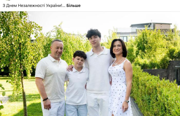 Народний депутат Євген Петруняк закликає не їхати, а його дружина купила житло в Іспанії