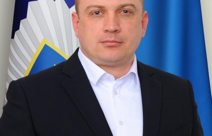 Оновлений автопарк, землі у Зозові та польський паспорт сина: що приховує декларація начальника РСЦ МВС Володимира Козакова