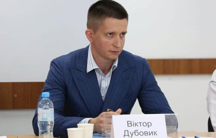 Дві реальності: поки українці донатять на фронт, в Офісі Президента шукають $5000 на ті самі зарплати в конвертах з якими вони нібито борються