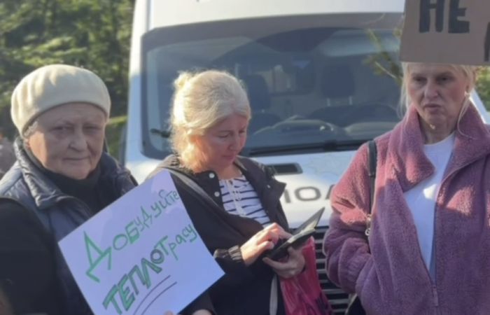 Віталій Кличко відповів на протест на Теремках мітингом пенсіонерок за вирубку дерев