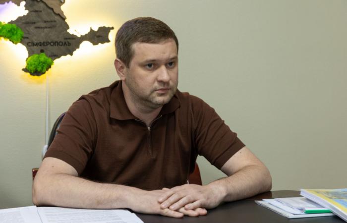 Російські податкові номери родини, Infiniti батька та нові долари у декларації: що приховує заступник генпрокурора Максим Крим