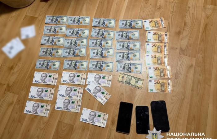 Фейкові виграші та армія «дропів»: у Дніпрі накрили масштабну мережу шахраїв