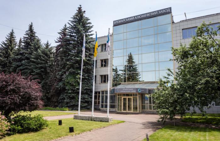 БЕБ обшукує — завод банкрутіє: нові деталі схем довкола активів Супруненків та Ярошенка