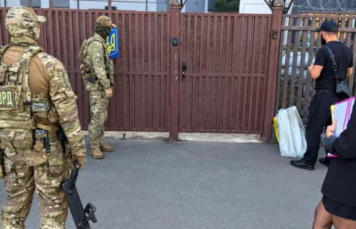 СЗЧ не завада для «бізнесу»: затримано касира «чорної каси» Закарпатського ТЦК, у керівника проходять обшуки
