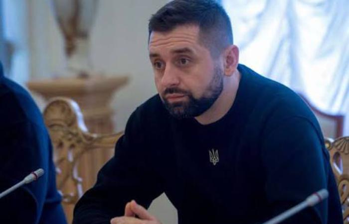 Давид Арахамія тисне на комітет Ради, щоб зберегти внески за угодами у приватні фонди