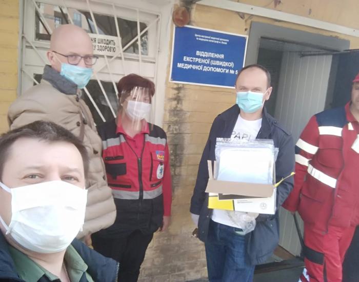 Передали захисні екрани для медиків швидкої медичної допомоги №5 м.Києва