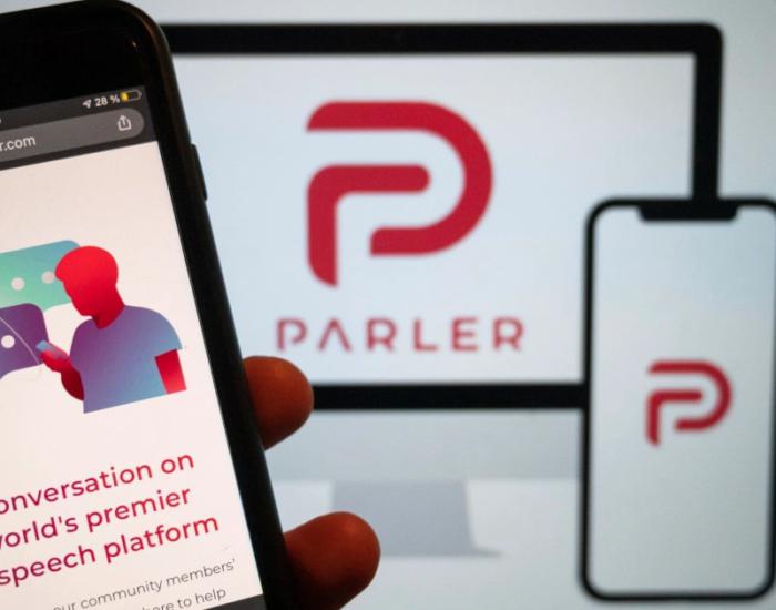 Parler повертається онлайн за допомогою «стійких незалежних технологій»