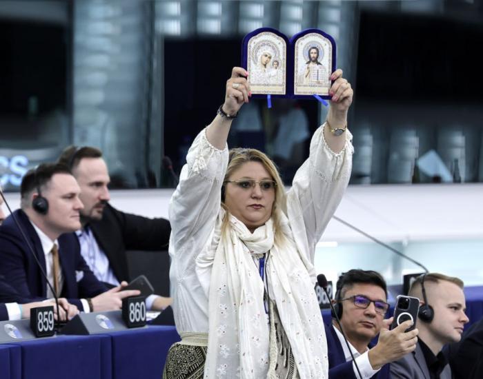 Євродепутатку, яка погрожувала 