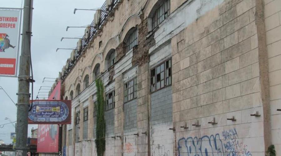 Кличко відхилив дешевші пропозиції і віддав знесення 