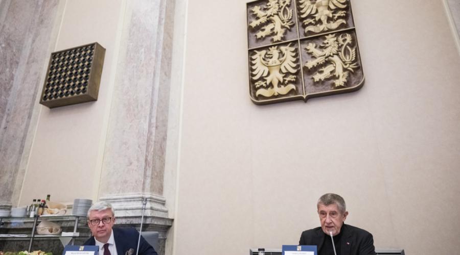 Бабіш розкрив засекречені дані про постачання боєприпасів Україні | SPILNO